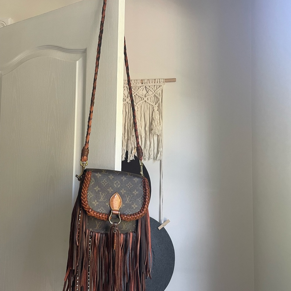 Louis Vuitton Boho Style by Agape Customs World Traveler Messenger Bag-Authentic - Picture 2 of 13